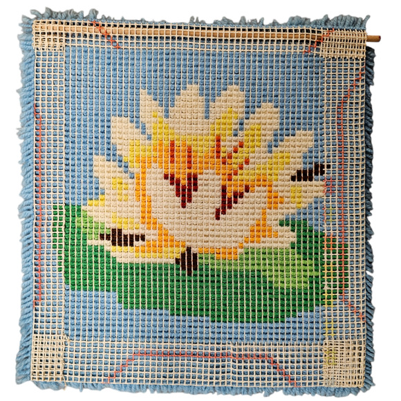 Hand Made Vintage Latch Hook Rug Wall Hanging Set Lotus Flower Cottage Farmhouse - Picture 4 of 8